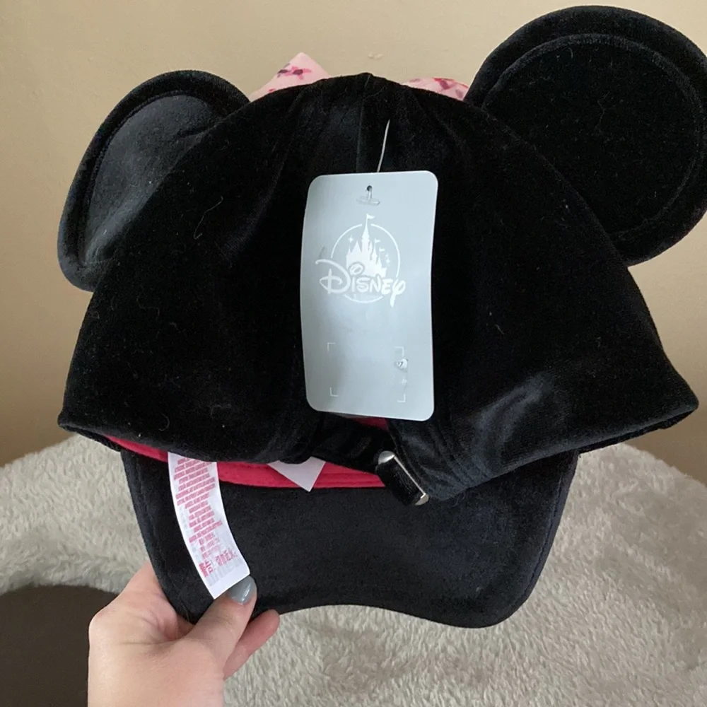 Disney velour Minnie noise hat NWT